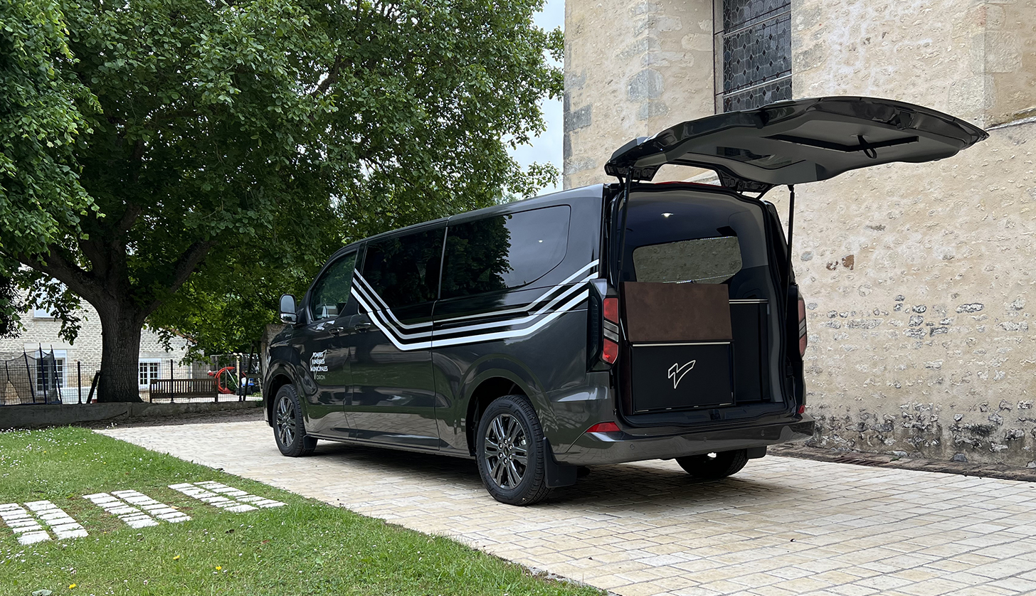 Aménagement Azalée Cérémonie sur Ford Transit