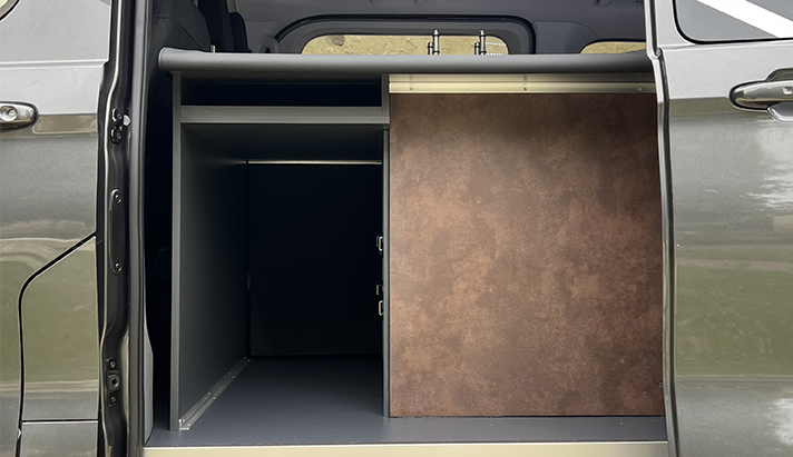 Azalee sur nouveau Ford Transit porte laterale