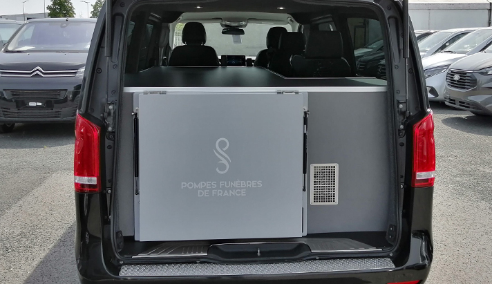 Transport de corps sur Mercedes Vito