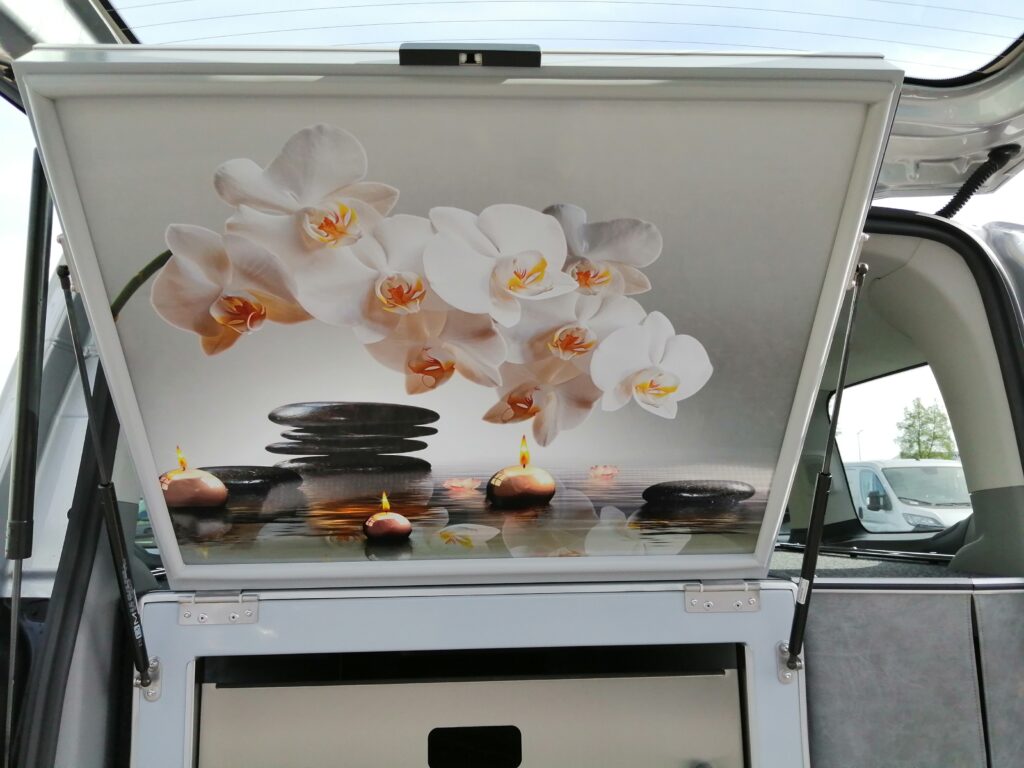 Décoration intérieur porte caisson azalée style mixte Ford Transit custom